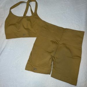 SET ACTIVE biker short and sports bra set